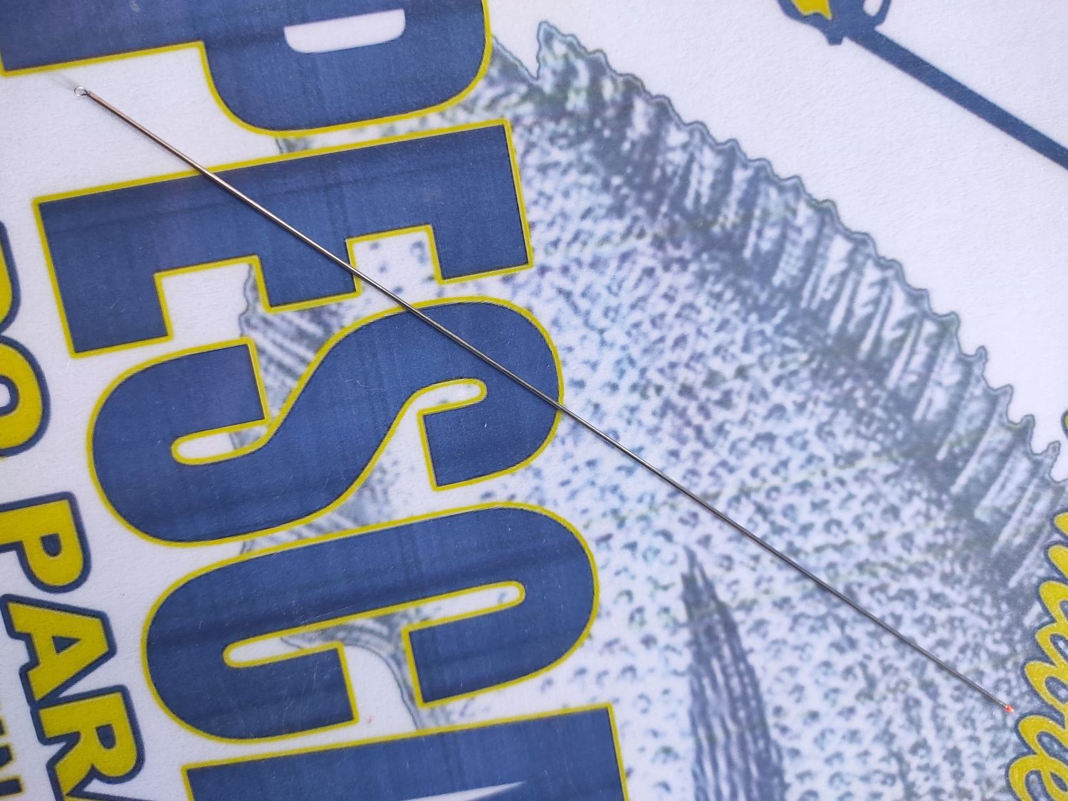 Aguja fina 20 cm aprox - punta silicona y ojal