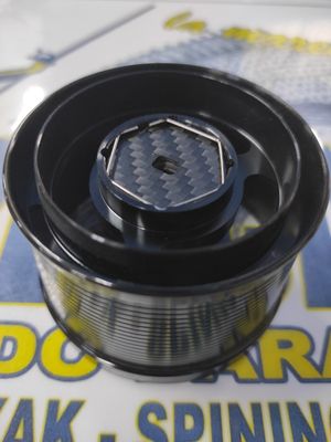 Bobina Rely Aluminio - Perfil Fino CONICA - Freno Carbono - Tapón Pequeño - Negra