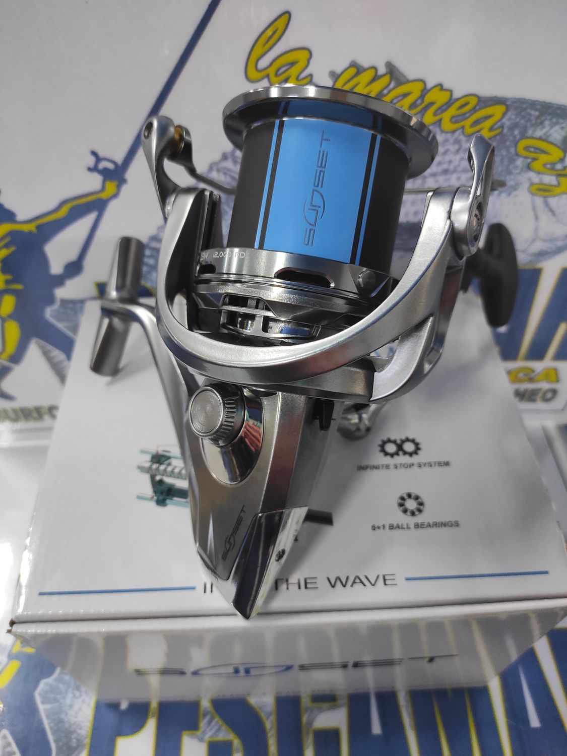 Carrete Sunset UFO SURF SW 12000 FD / Rec0.90 / Ratio 1:4.1 / Frenó 15Kg / Peso 649Gr / 1 Bobina / Rodamientos 6+1 / Doble Eje Estabilizador - 958402