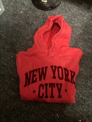 Pull avec capuche H&M New York city rouge taille 134-140