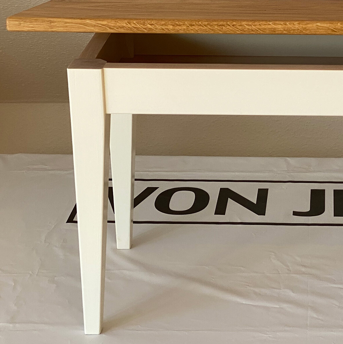 kleine Bank mit Staufach