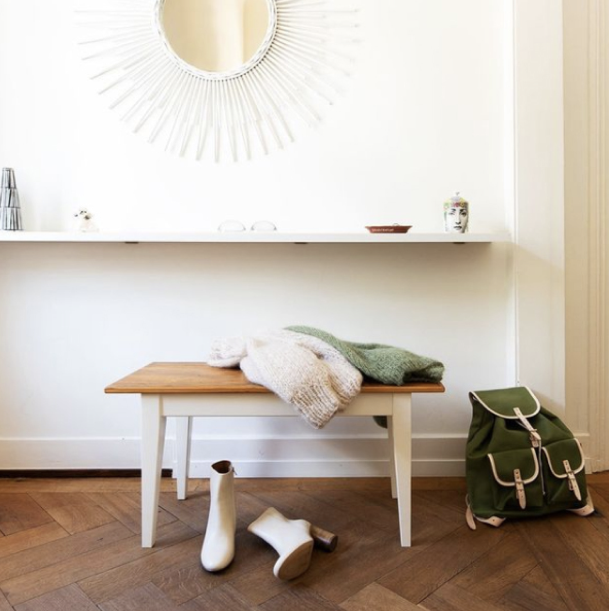 kleine Bank mit Staufach