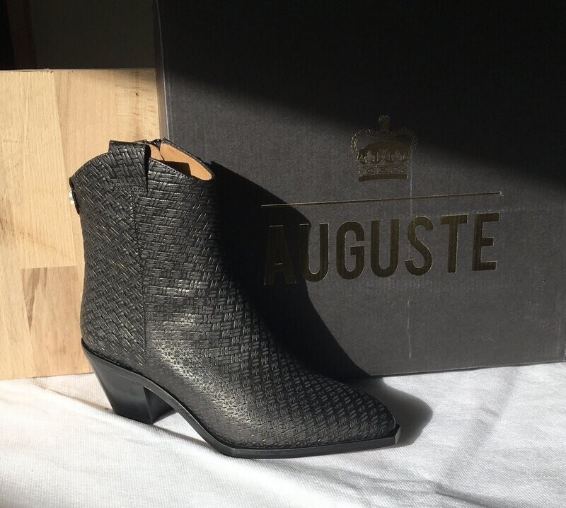 Auguste weave effect in Charcoal