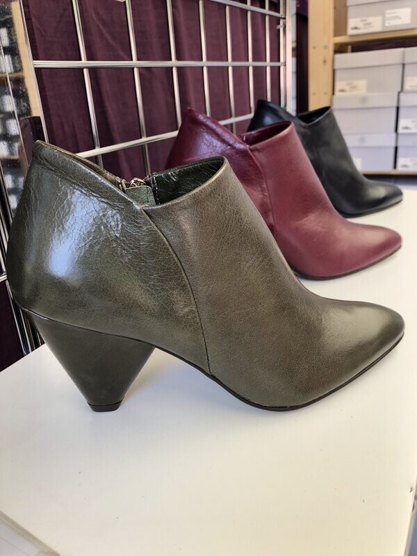 Noe Nelsi Moss Green