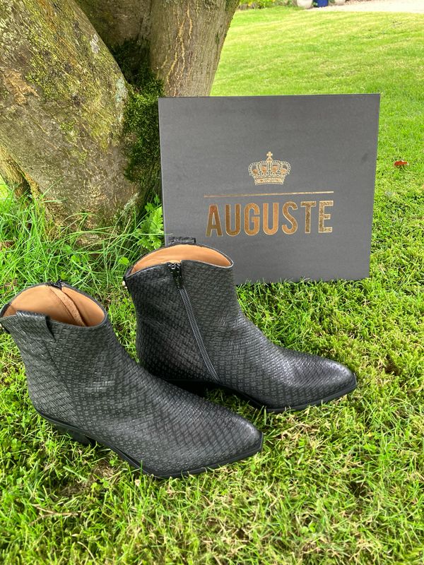 Auguste weave effect in Charcoal