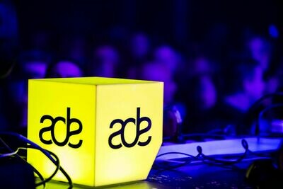 Acrylic Plexiglas Cube