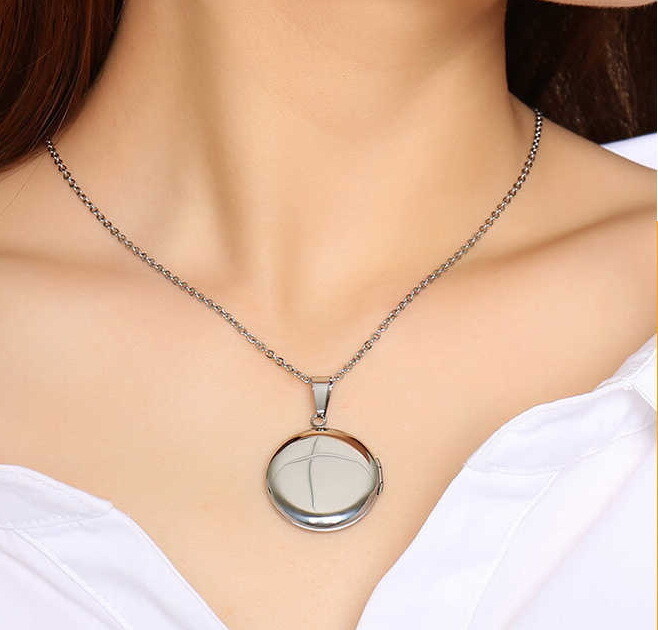 Médaillon rond  pour femmes et hommes, avec la photo comprise.