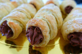 Pasticceria Puff pastry Cannoli with chocolate  500g