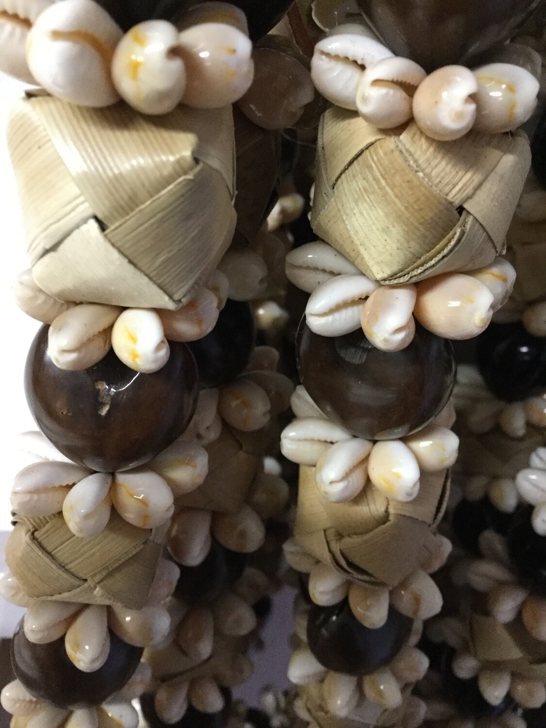 Kukui Lauhala Shell Lei - Brown