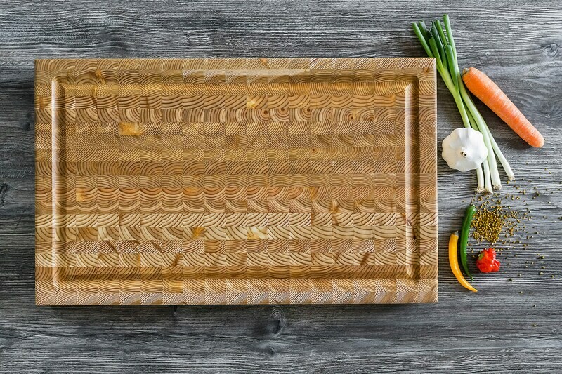 Large Carver Cutting Board- Larch Wood