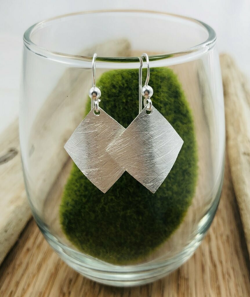 Etched Diamond Shaped Earring - Shy Giraffe