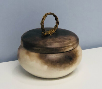 Medium Acorn Pot- Nancy Oakley