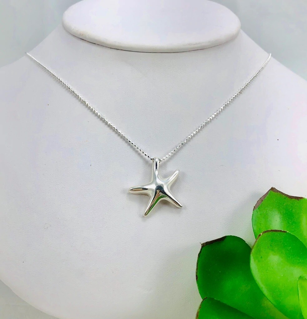 Starfish Necklace - Shy Giraffe