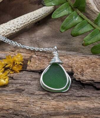 Medium Green Seaglass Pendant- Kim&#39;s Beachy Designs