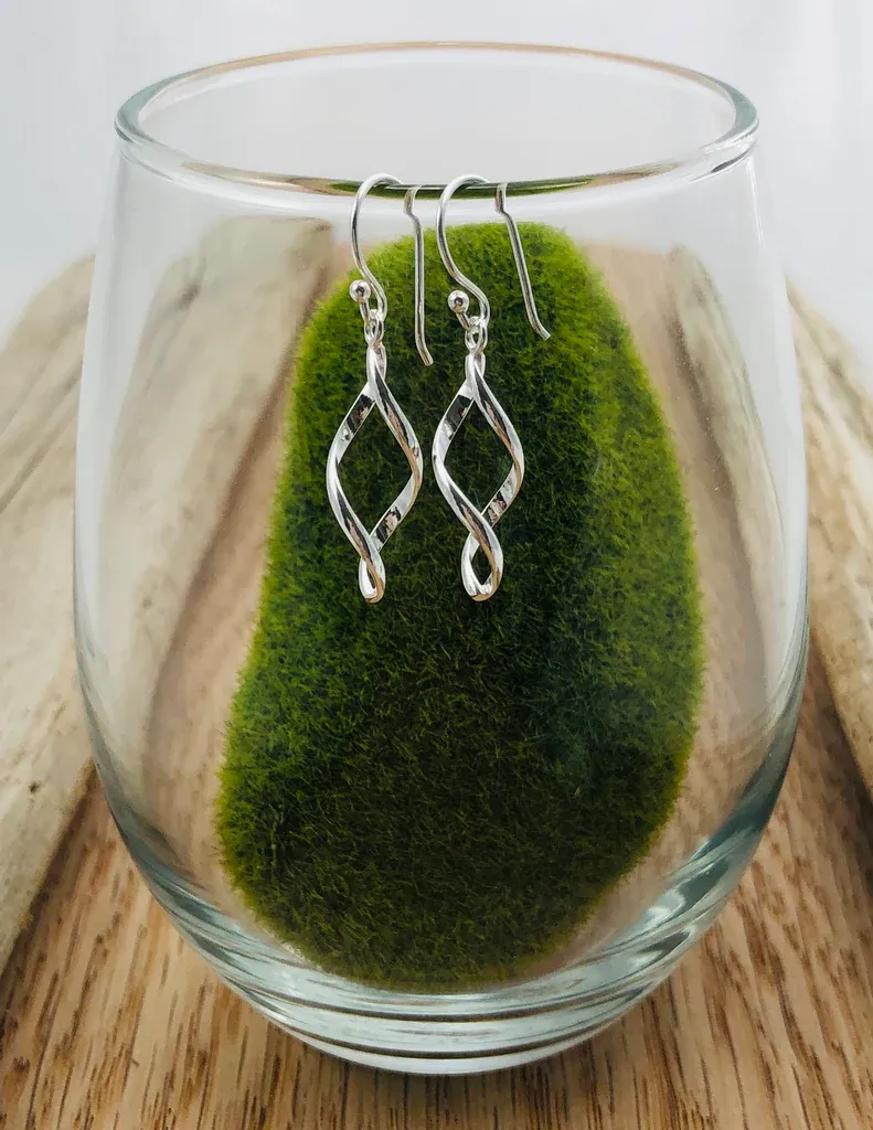 Small Open Leaf Earrings - Shy Giraffe 