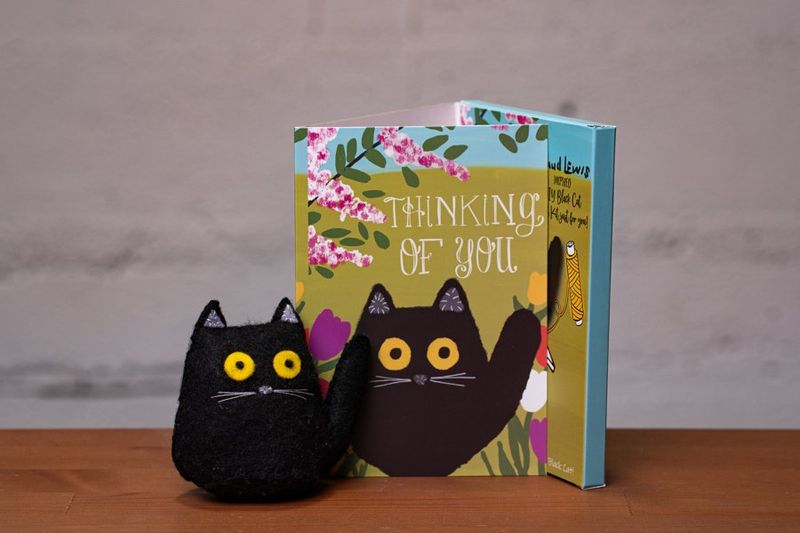 DIY Maud Lewis Black Cat Greeting Card &amp; Sewing Kit- Genius Premium Craft