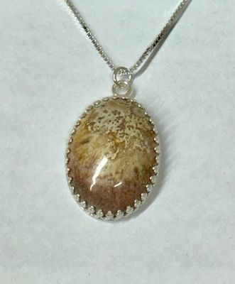 Oval Medium Lace Agate Pendant &amp; Chain - Fundy Treasures