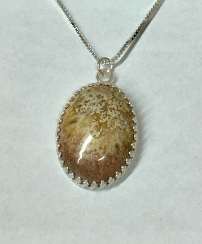 Oval Medium Lace Agate Pendant &amp; Chain - Fundy Treasures