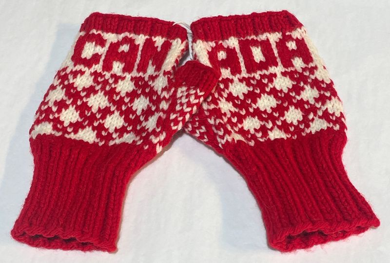 Canada Wristers - Acrylic -Mama Bear
