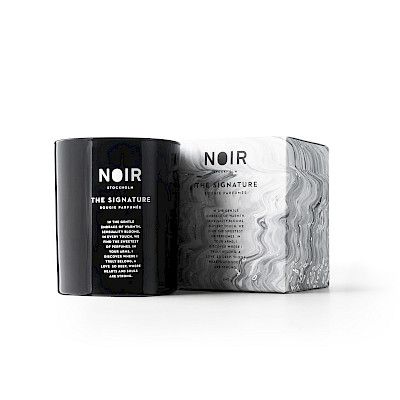 THE SIGNATURE SCENTED CANDLE