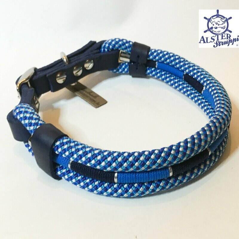 Edles Halsband in verschiedenen Blautönen maritim