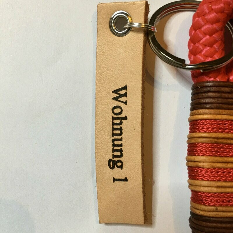 1 Lederanhänger Größe ca. 5 cm x 1,1 cm, als Personalisierung für 1 bei mir bestellten Schlüsselanhänger oder 1 Hundeleine / Hundehalsband 1 Lederanhänger Größe ca. 5 cm x 1,1 cm, als Personalisierung für 1 bei mir bestellten Schlüsselanhänger oder 1 Hundeleine / Hundehalsband