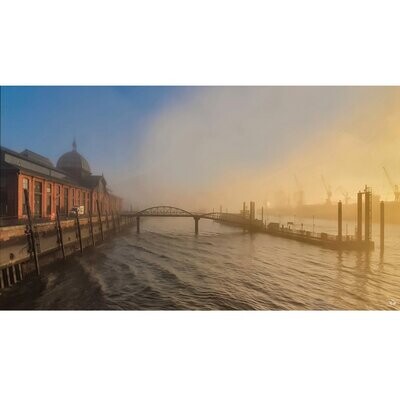 Hamburg Foto Datei - Fischauktionshalle im Nebel, Abmessung nach Wunsch, max. Höhe 77,05 cm x Breite 136,95, zum Selbstdruck, Lieferung per filesharing