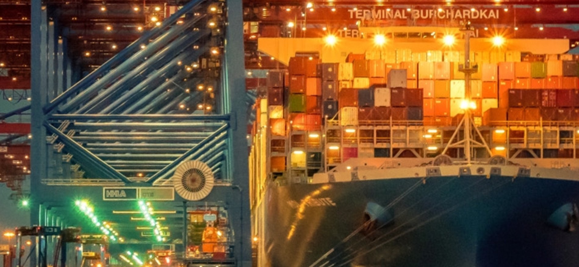 Hamburg Foto Datei - Containerschiff beim Löschen, Abmessung nach Wunsch, max. Höhe 119,1 cm x Breite 211,67 - zum Selbstdruck, Lieferung per filesharing