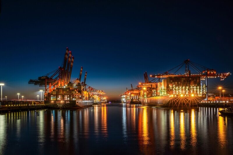 Hamburg Foto Datei - Ein sommerlicher Abend im Hamburger Hafen, Abmessung nach Wunsch, zum Selbstdruck, Lieferung per filesharing, ab 24 €