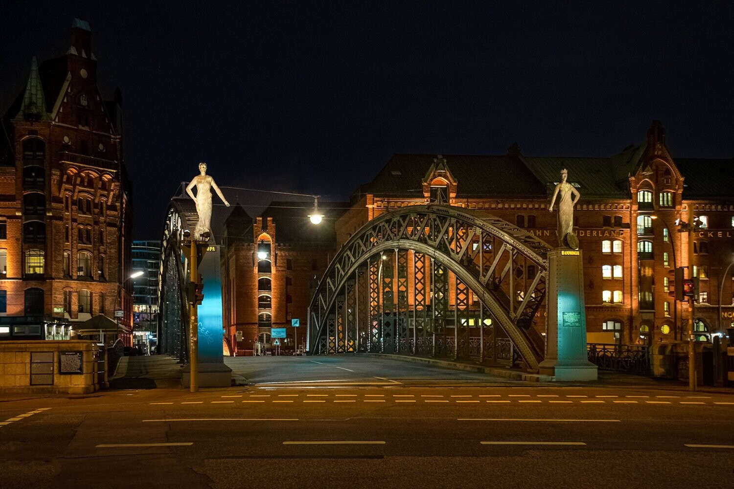 Foto Datei Wunschgröße - Brooktorbrücke in Hamburg, Speicherstadt