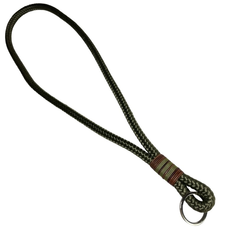 Schlüsselanhänger, lang, oliv, aus Tau mit Leder