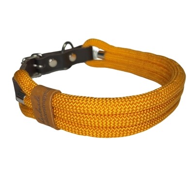Halsband, dreifach, Farbe honiggelb, warmes gelb, mit Leder und Schnalle ab 23 cm Halsumfang