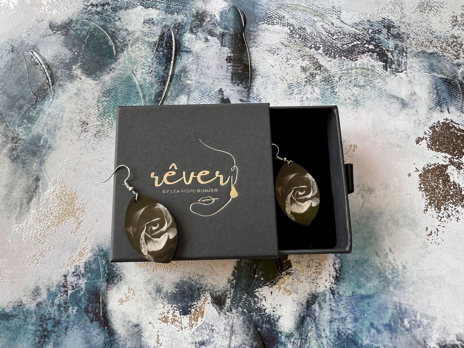 croi ~ dangling earrings