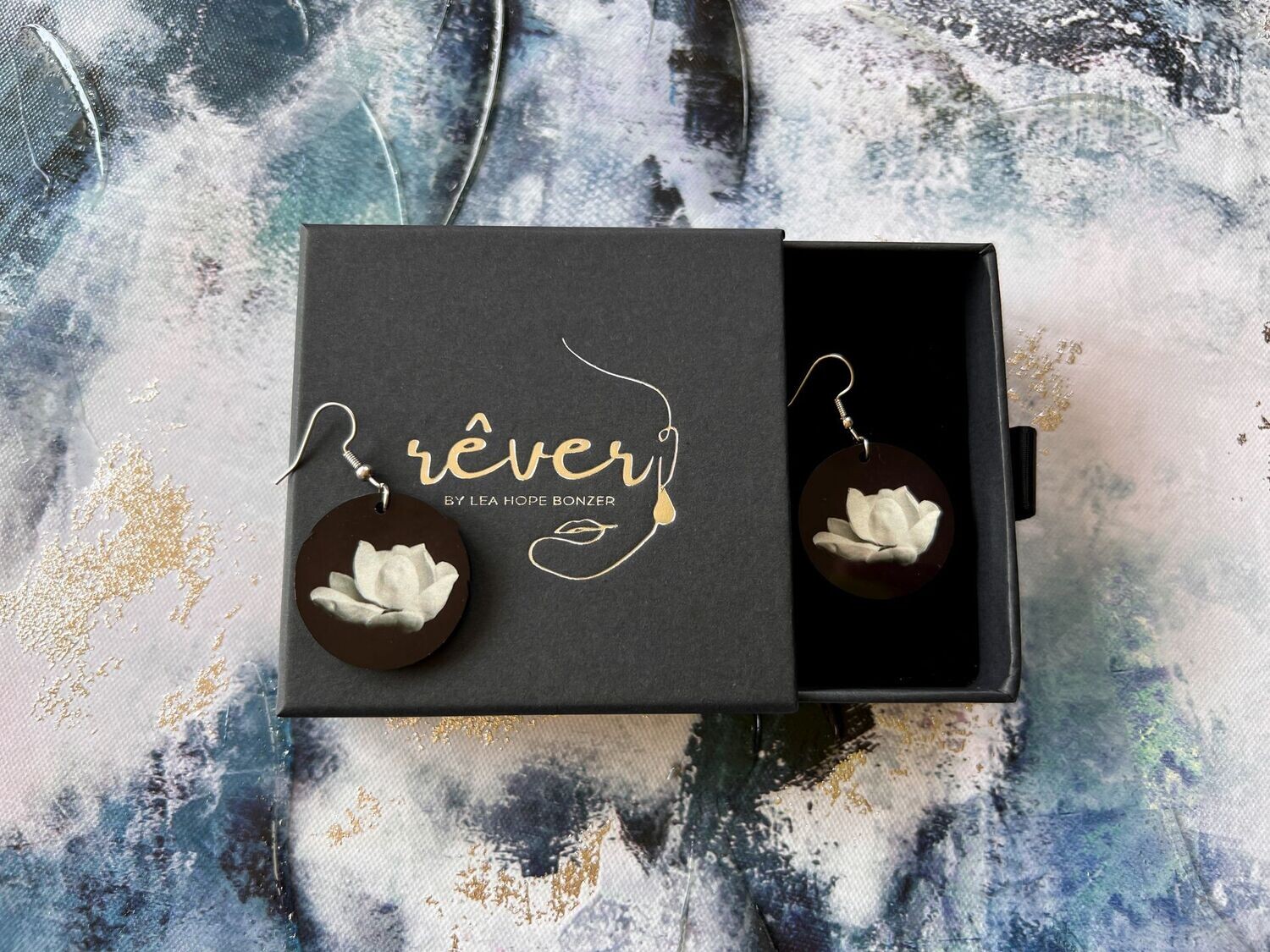 baut ~ dangling earrings