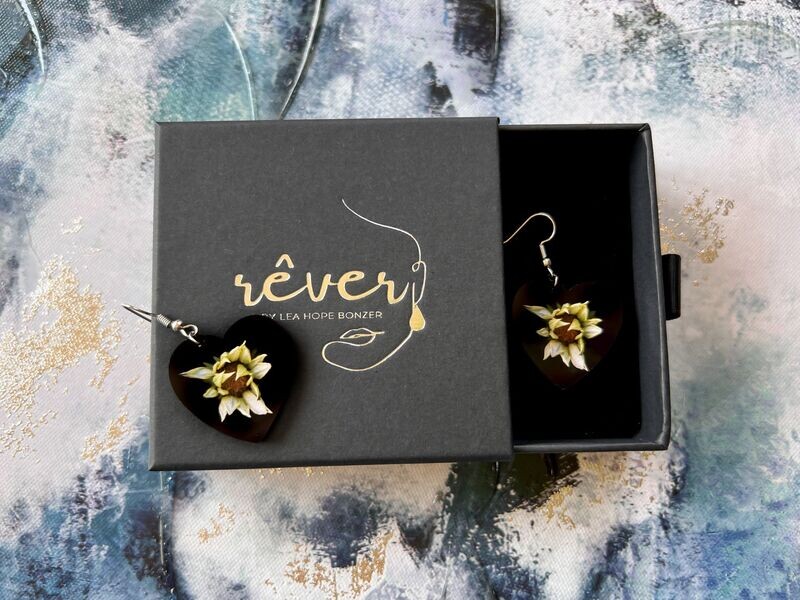 minutiae ~ dangling earrings