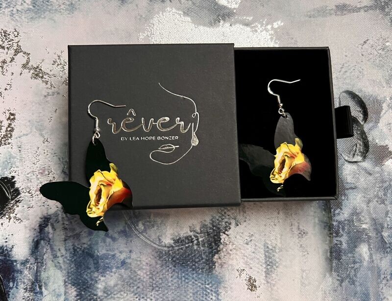 bashful ~ dangling earrings