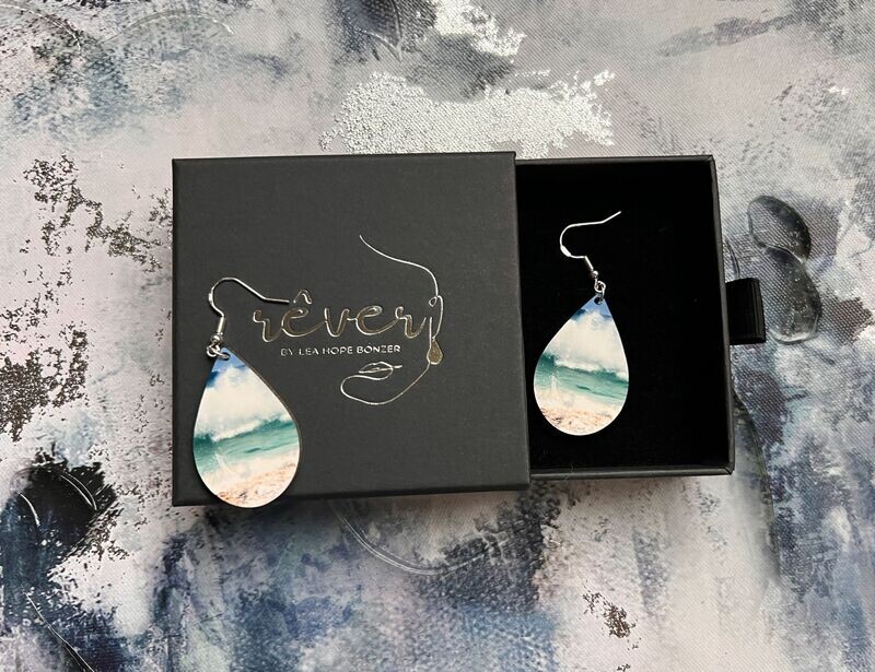 divulge ~ dangling earrings