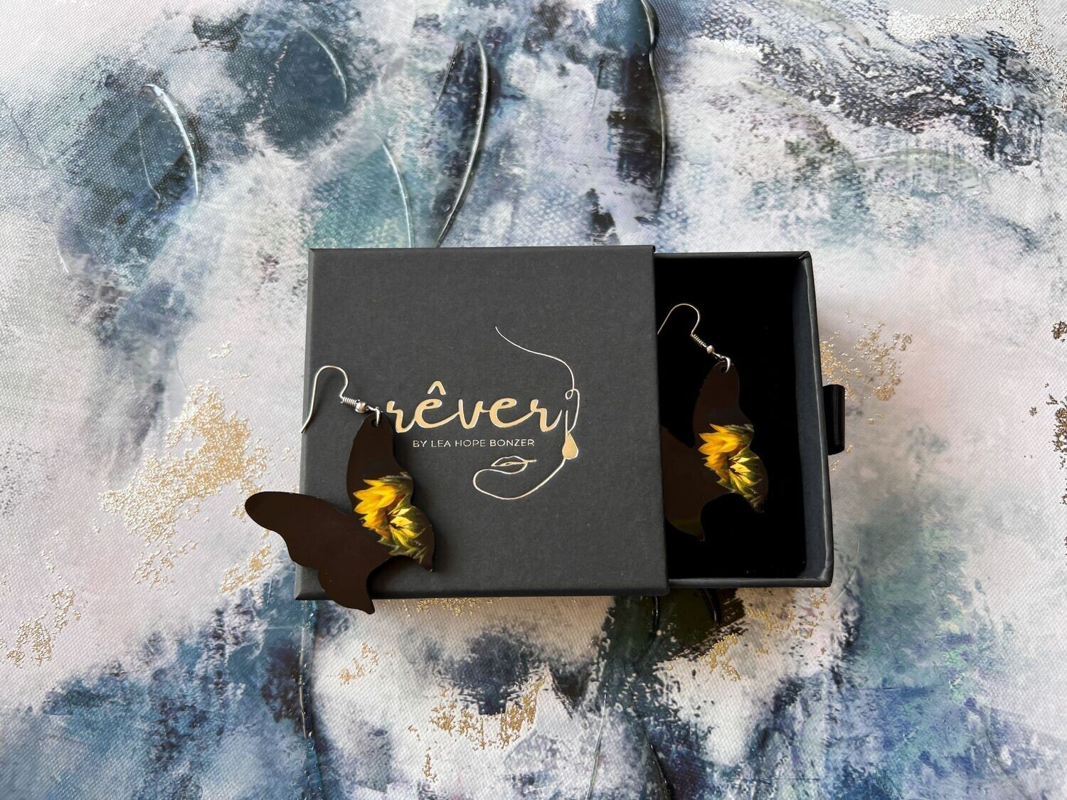 bask ~ dangling earrings