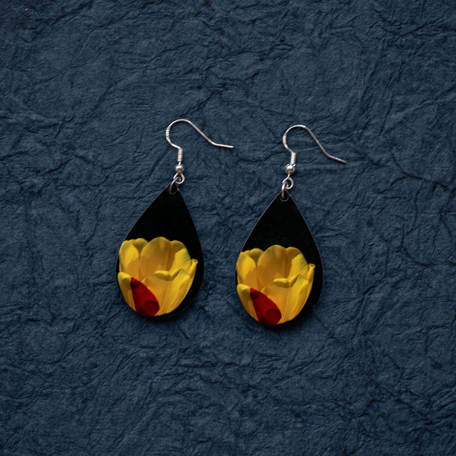 onliest  ~ dangling earrings