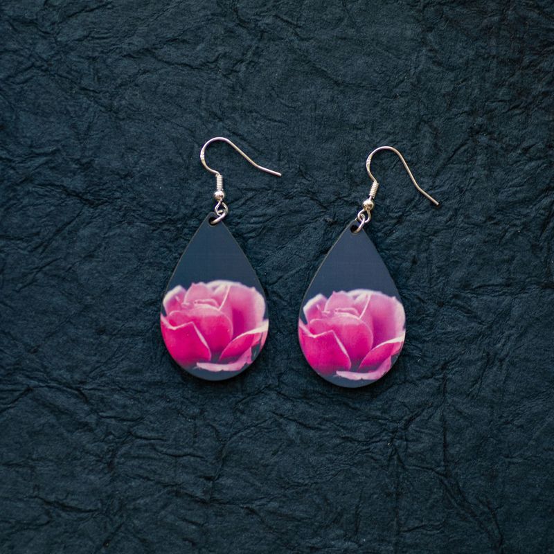gracefulness - teardrop  ~ dangling earrings