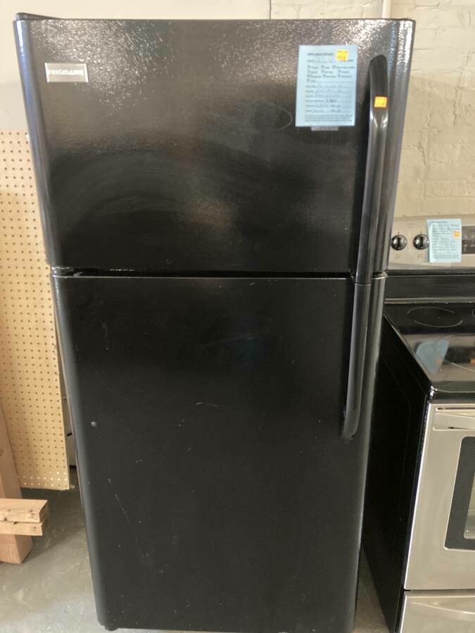 Frigidaire Refrigerator top freezer (o)