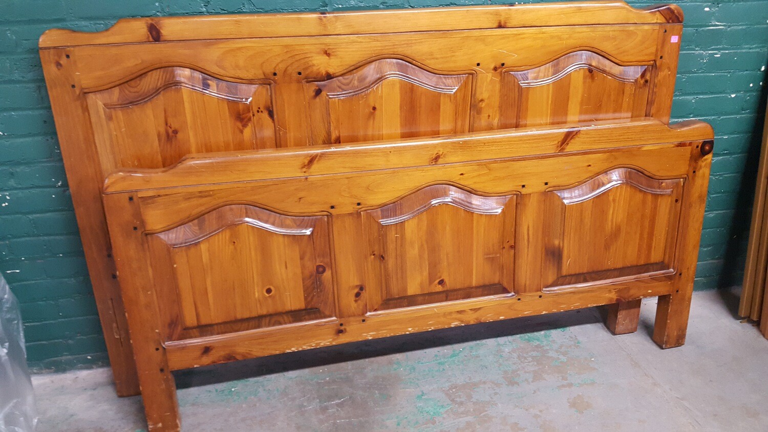 Knotty Pine Queen bed frame (p)