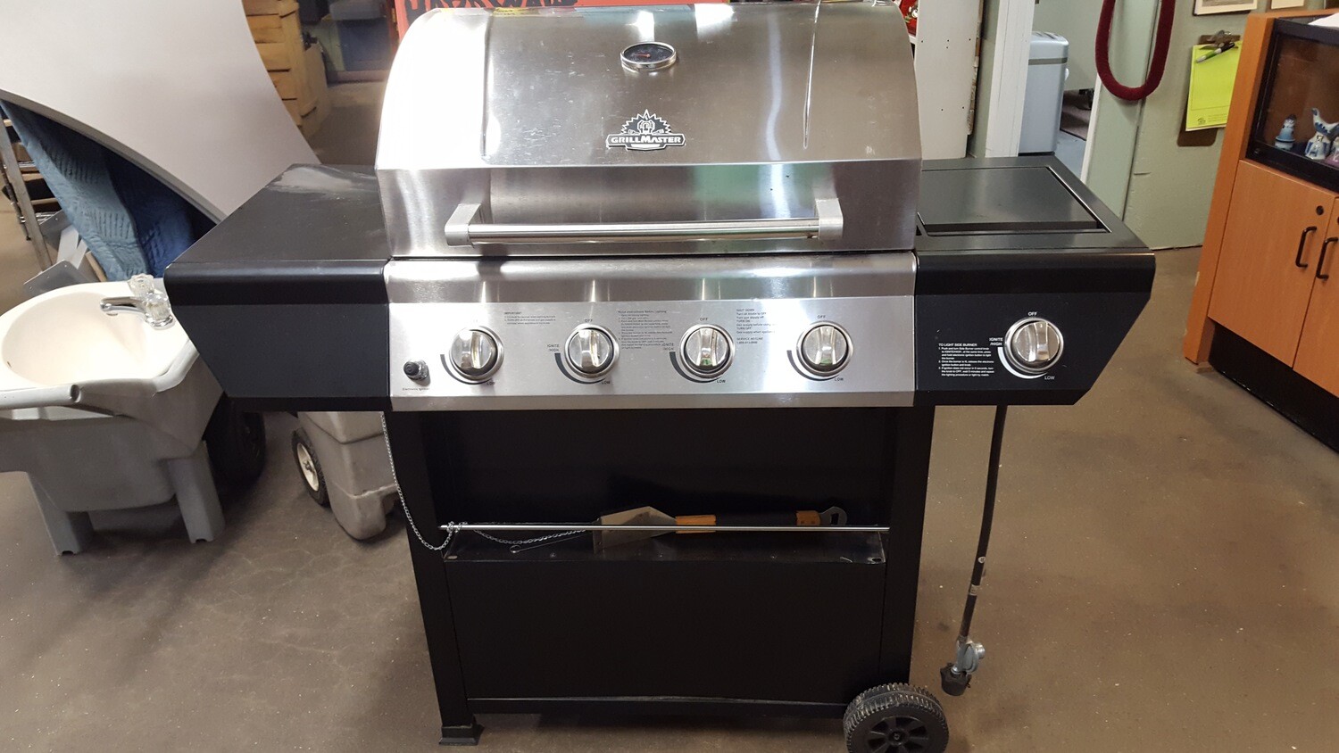 GrillMaster 4burner gas grill (P)
