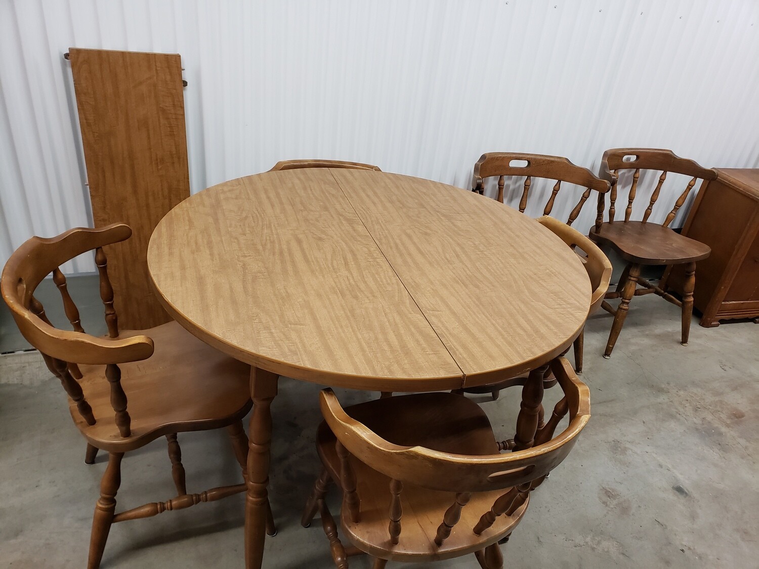 42" Round Kitchen Table extends, 6 chairs  #2114