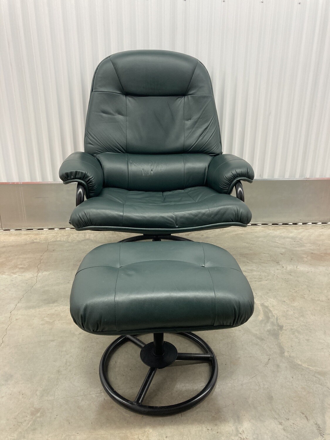 Swivel Recliner with Ottoman excellent condition green #2198