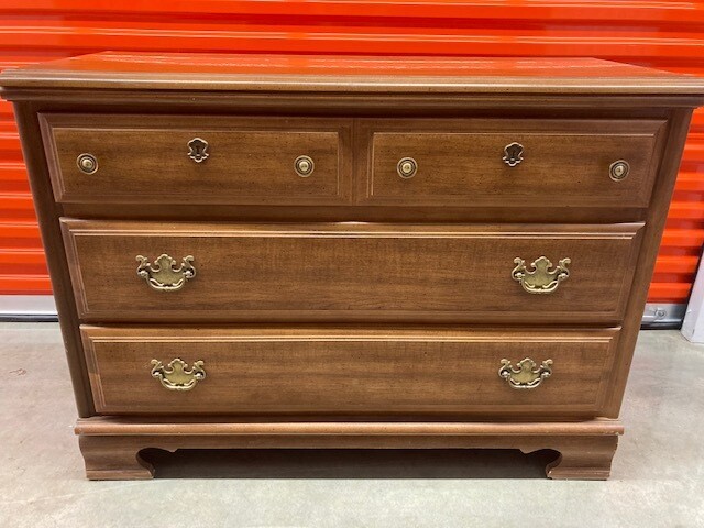 Bassett 3-drawer Dresser #2324 - FAMILIES 9/8/22