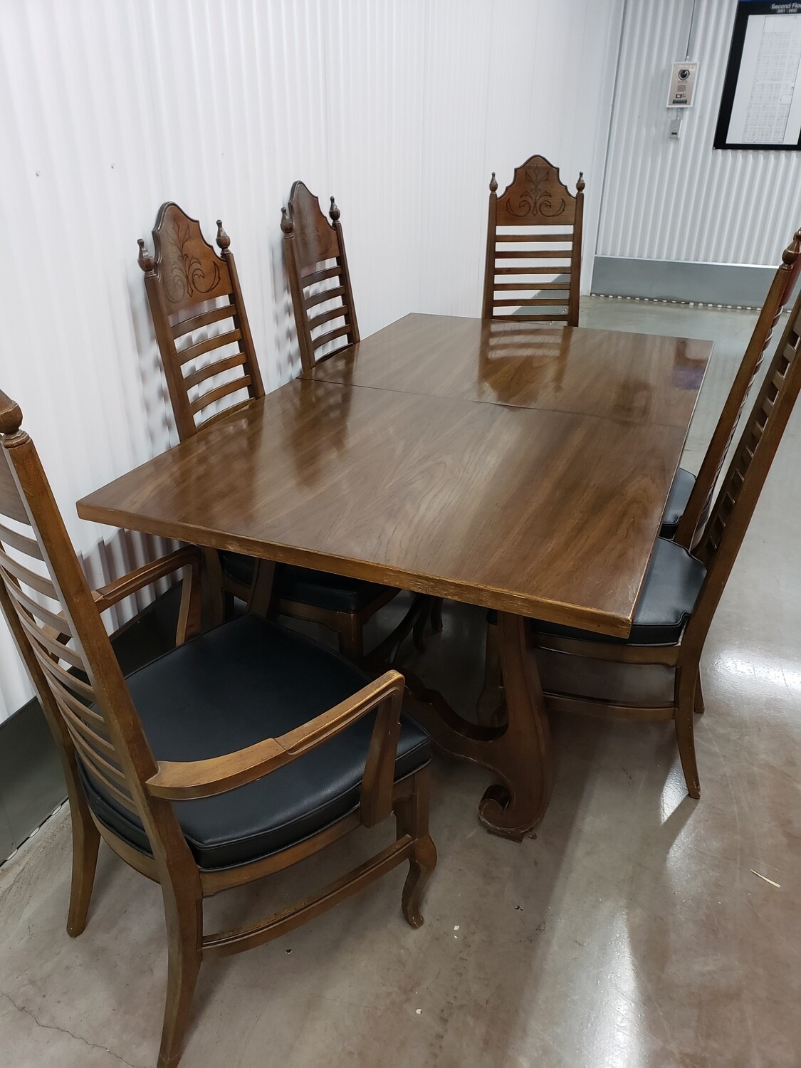 Large Dining Table, opens to 8'8" #1365