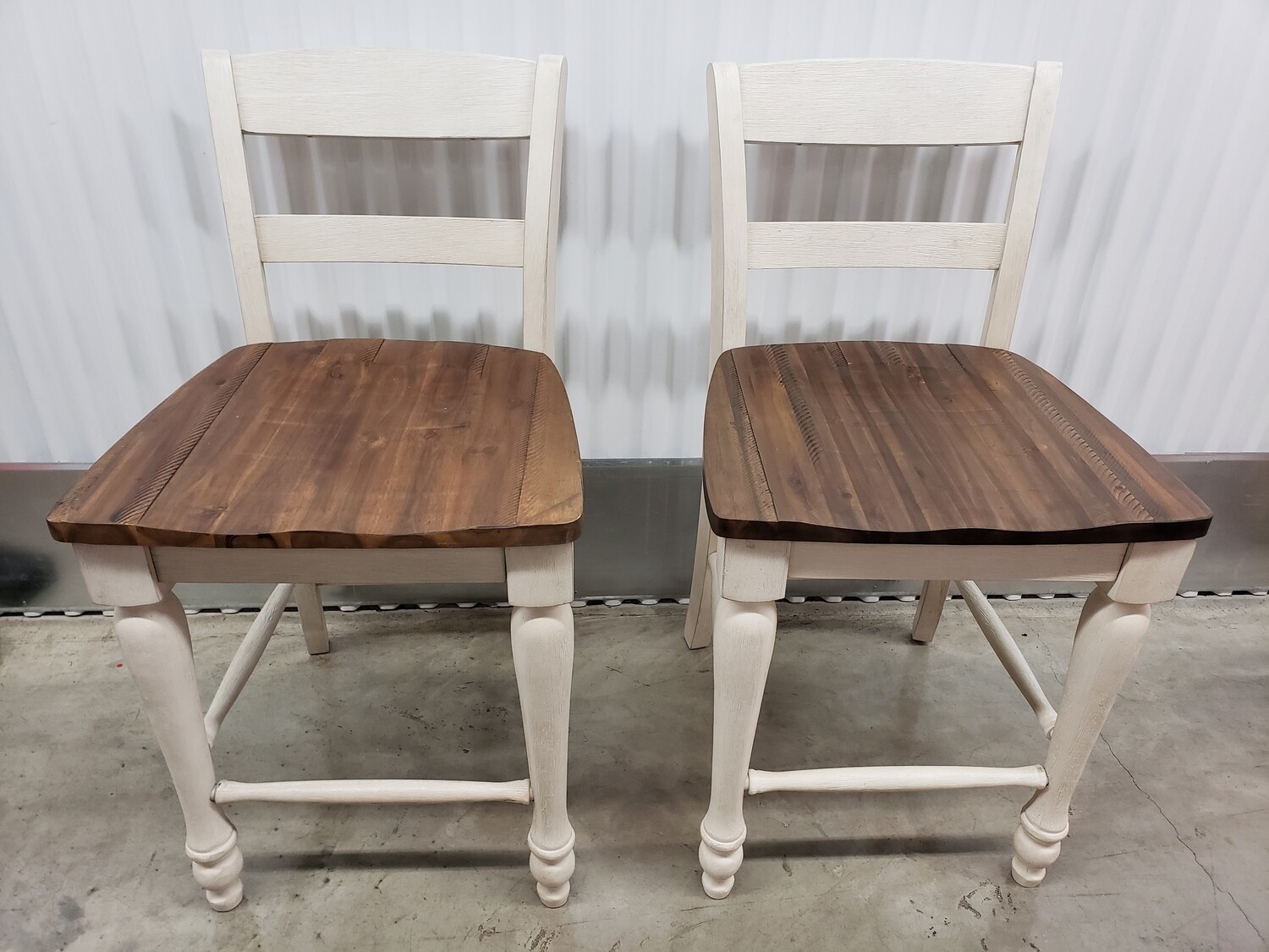 &quot;Like New&quot; pair of Bar Stools, Ashley Furniture #2114