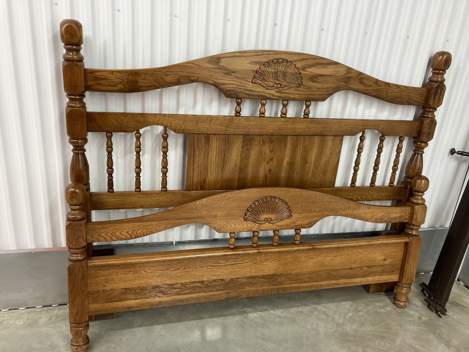 Full / Queen Oak Bedframe, beautiful! #2119 - moved to family service