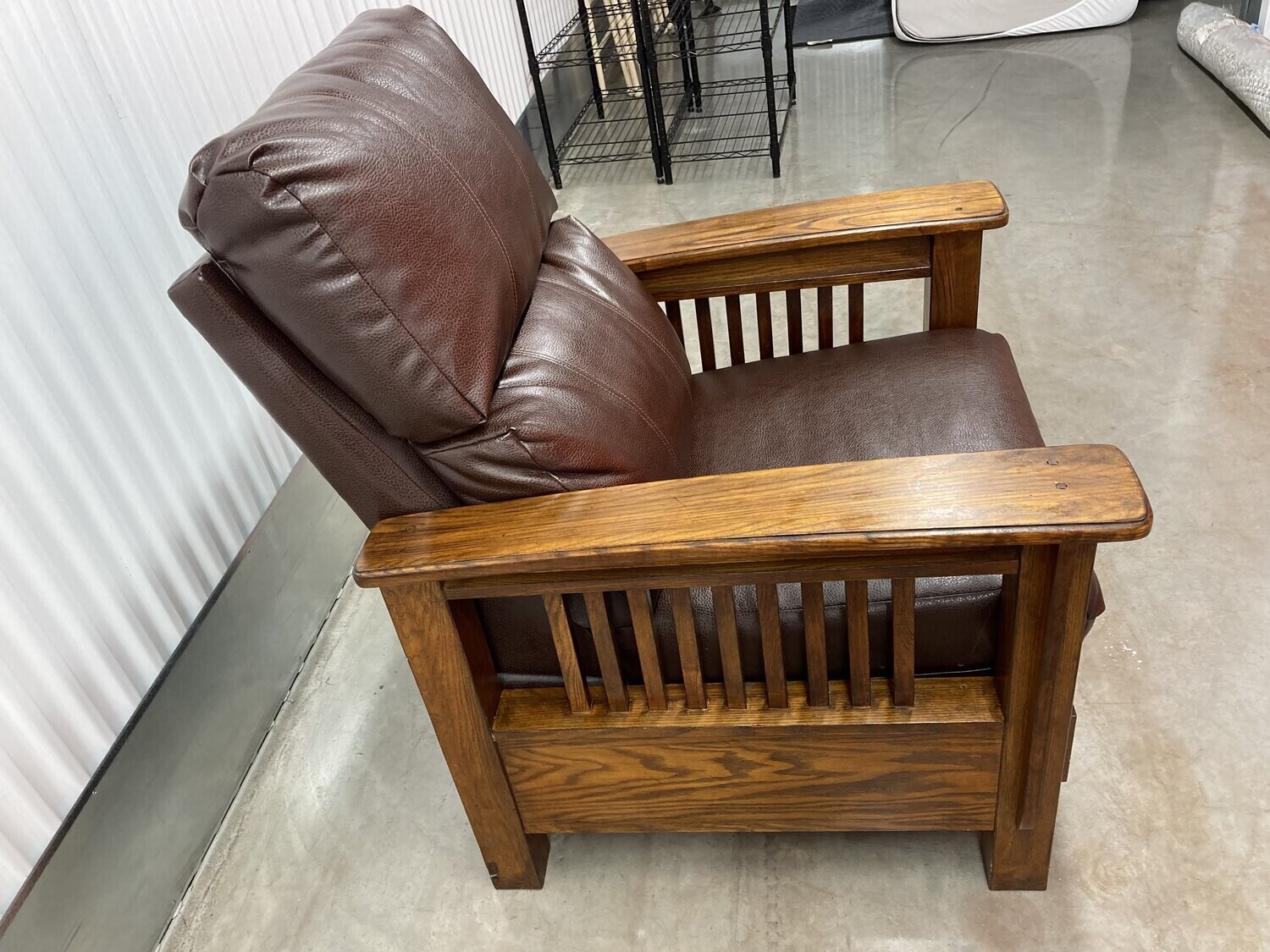 Leather & Oak Missionstyle Recliner, beautiful! 2322